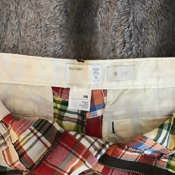 Boys Old Navy patchwork plaid Bermuda shorts - Picture 2 of 3